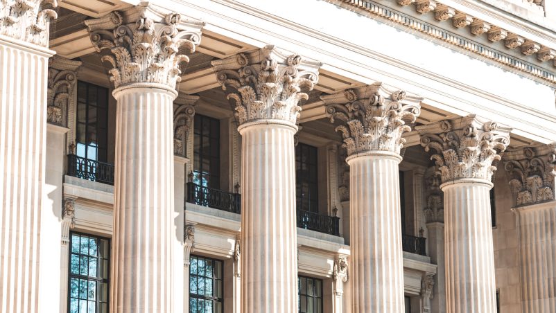 Cột, trụ v&agrave; v&ograve;m